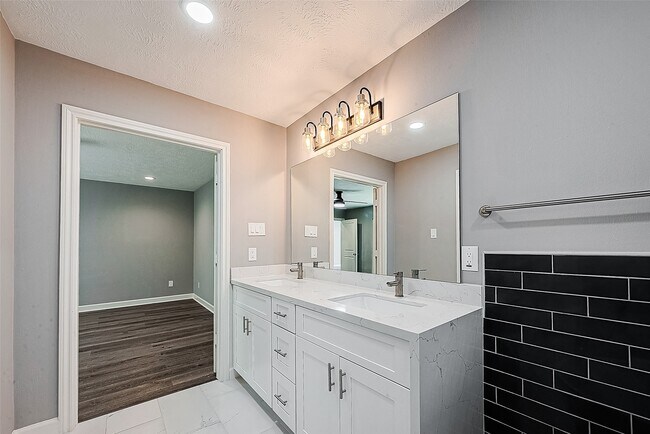 Building Photo - 1623 Cherry Ridge Dr