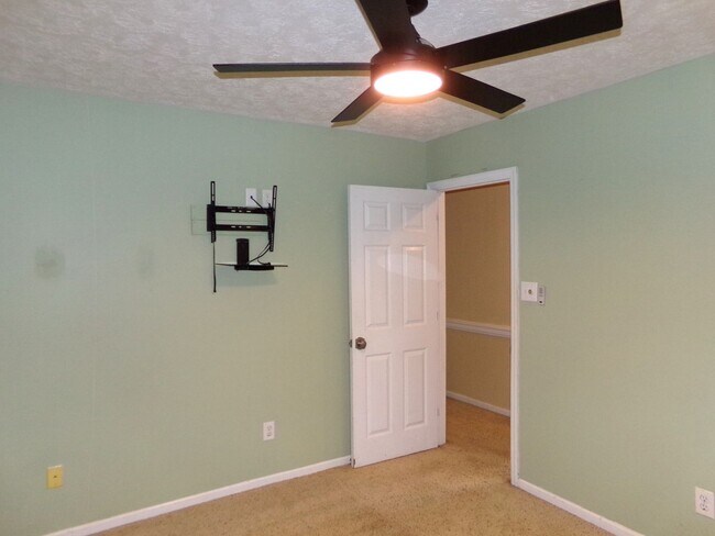 Building Photo - Beautiful 2 story home located on a cul-de-sac