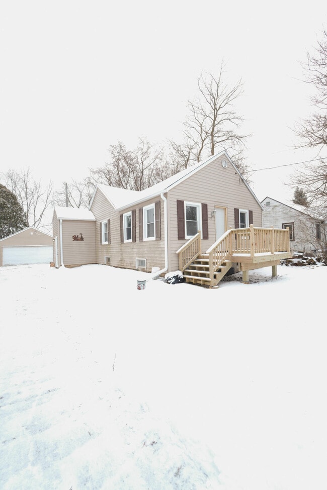 Building Photo - 1313 Summerset Dr