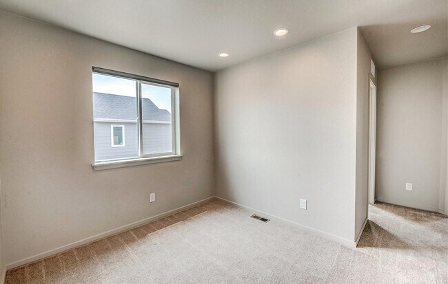 Building Photo - 12746 River Rock Wy