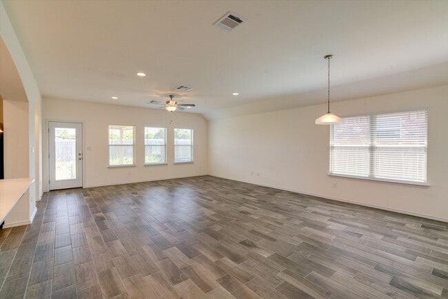 Building Photo - 3500 Pauling Loop