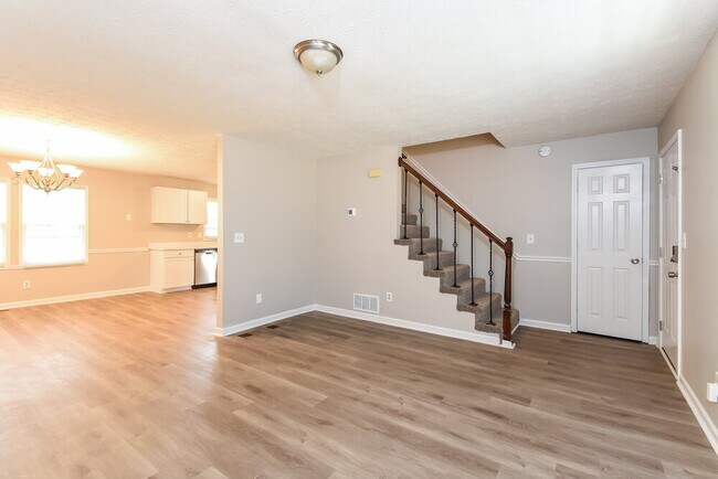 Building Photo - 6390 Queens Rd