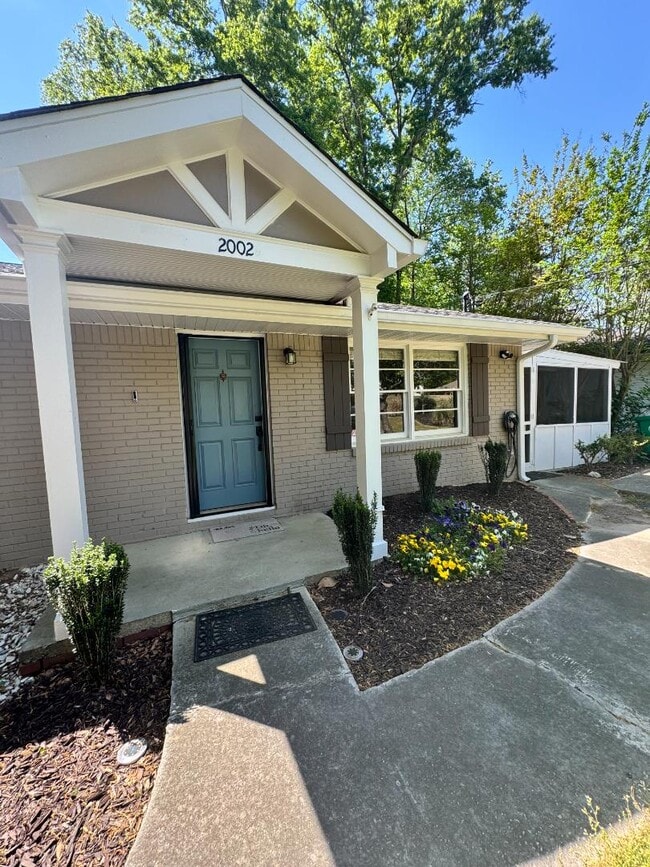 Building Photo - 2002 E Drew Valley Rd NE