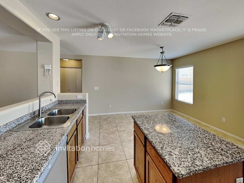 Building Photo - 11581 W Palo Verde Ave