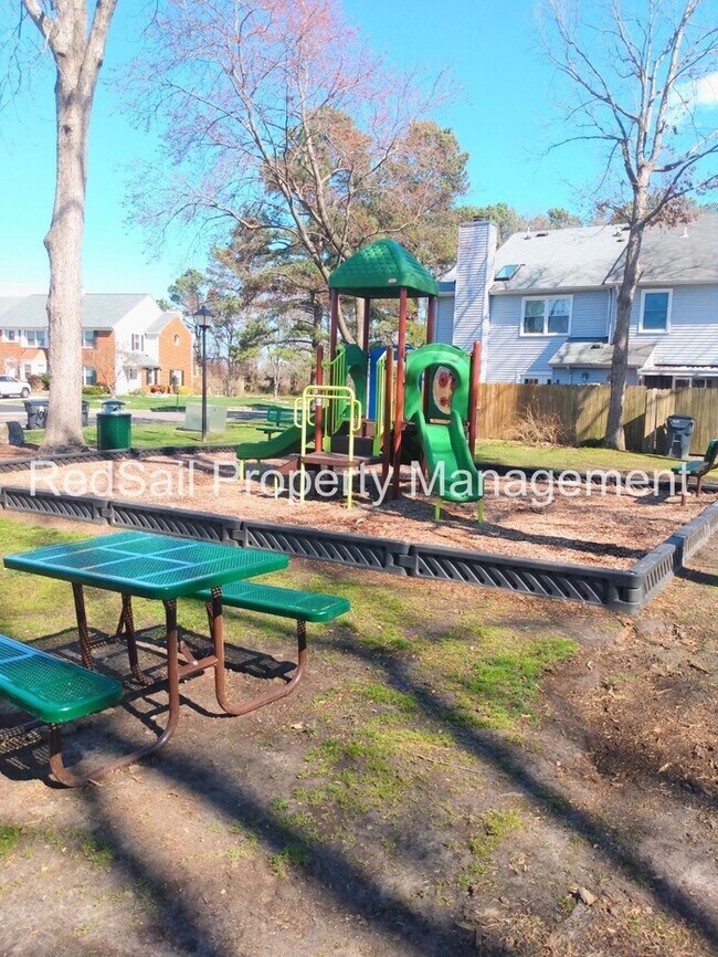 Building Photo - Yorktown Crossing Townhouse!!!