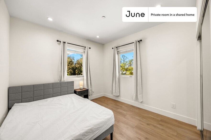 Building Photo - Private bedroom in 4 bed/4 bath Home