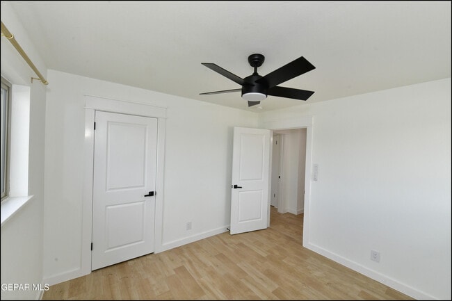 Building Photo - 3217 Wedgewood Dr