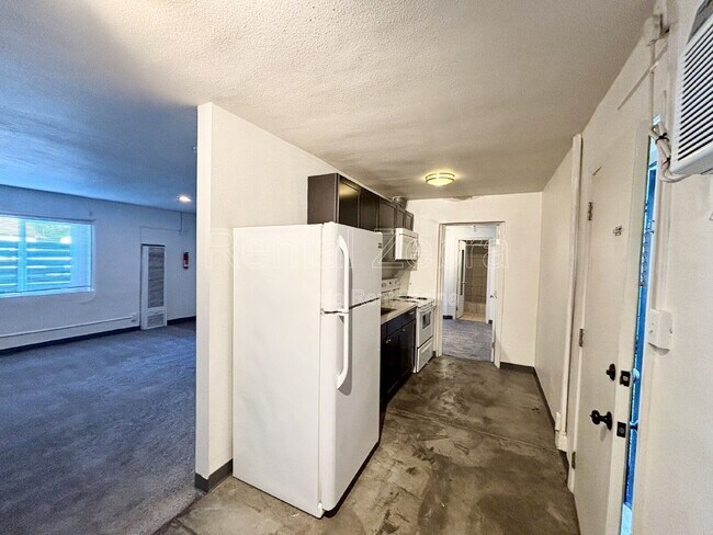 Building Photo - 2142 K St