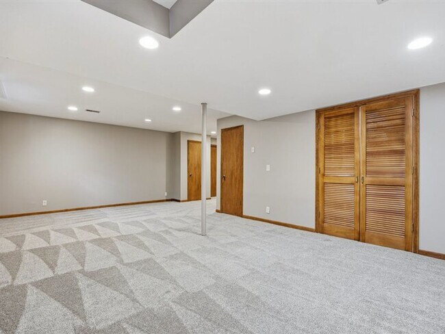 Building Photo - 15665 Fountain Hills Dr