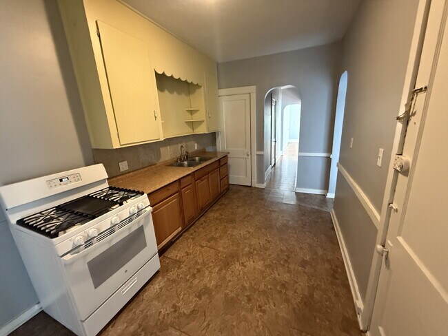 Building Photo - Heritage Hill 2BR Main Level Apartment