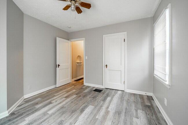 Building Photo - 1069 Fairwood Ave