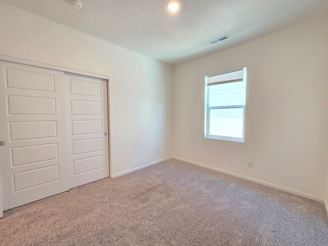 Building Photo - 5711 W Georgetown Ln
