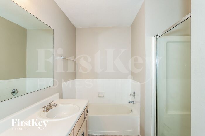 Building Photo - 13235 Gendley Dr