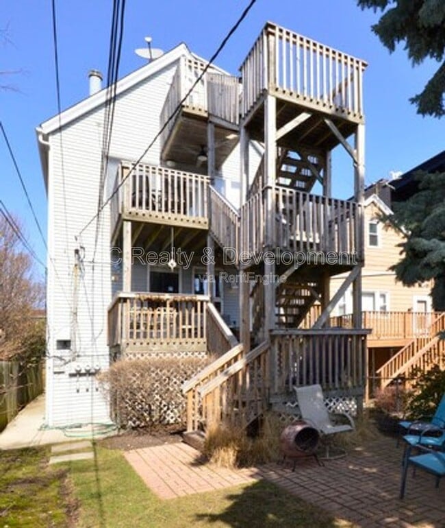 Building Photo - 1423 W Oakdale Ave