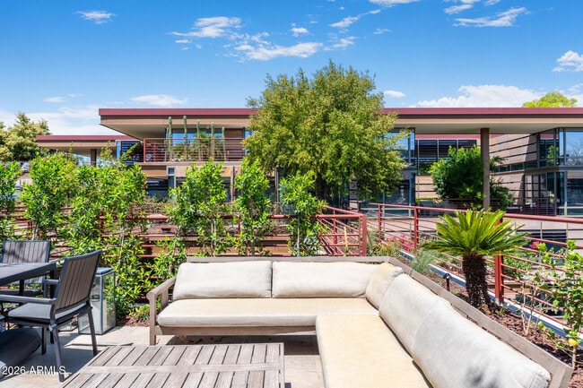 Building Photo - 7147 E Rancho Vista Dr