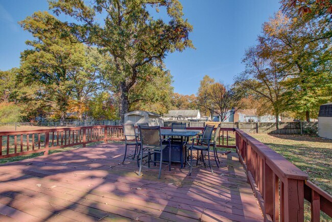 Building Photo - 200 Cynthia Dr