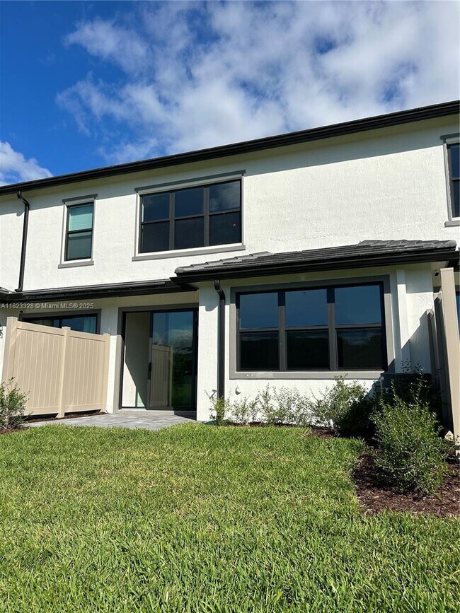 Building Photo - 2112 Appleton Cir S
