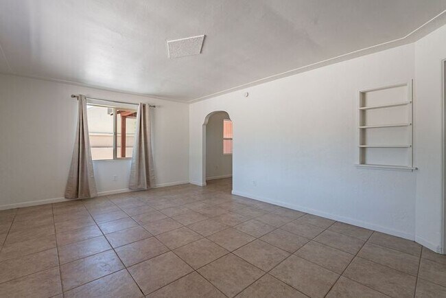 Building Photo - Desert Light & Outdoor Living – Tucson 2 B...