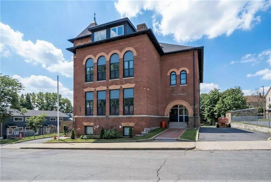 Building Photo - 72 Kendrick Ave