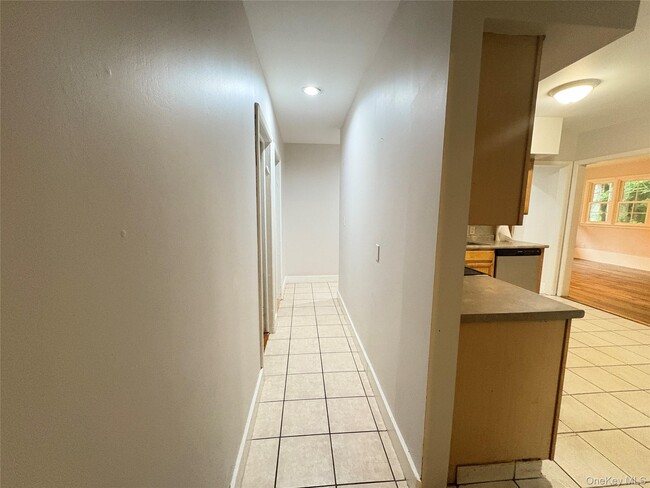 Building Photo - 42 Burlison Ave