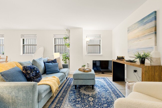 Building Photo - Spacious & Conveniently Located 2br/2ba on U St Corridor!