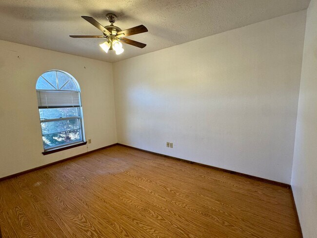 Building Photo - Bear Canyon Home