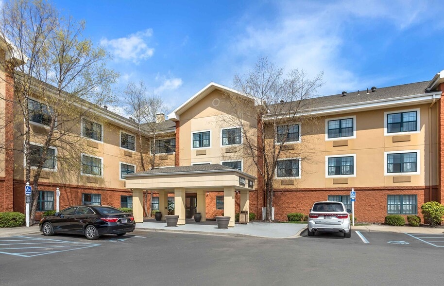 Primary Photo - Furnished Studio-Long Island - Melville