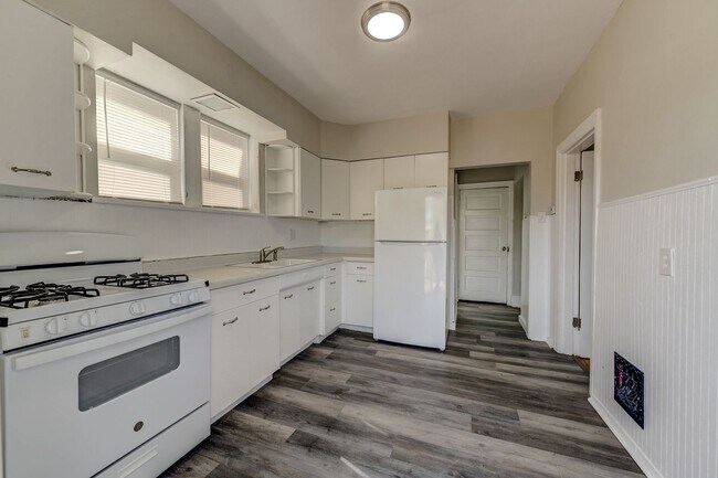 Building Photo - 3953 Tholozan Ave