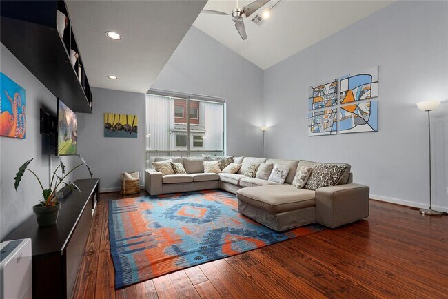 Building Photo - 3044 Commerce St