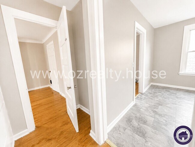 Building Photo - 837 Colburn St