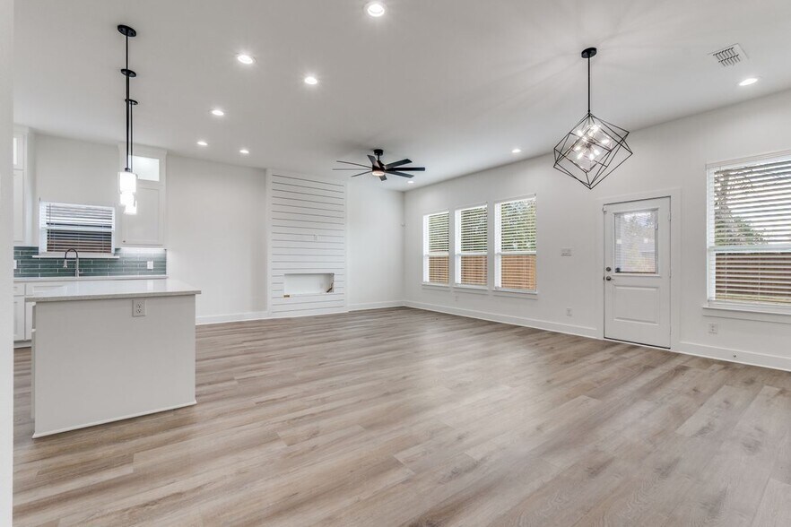 Building Photo - 2534 Southland St