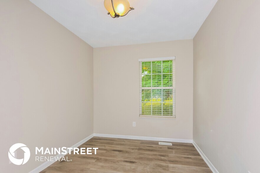Building Photo - 738 Pine Haven Dr