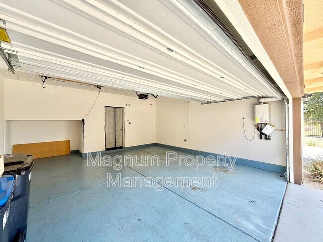 Building Photo - 40390 Calle Real