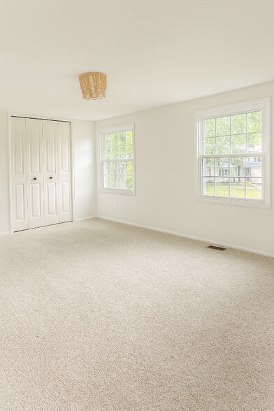 Building Photo - 5601 Sunset Dr