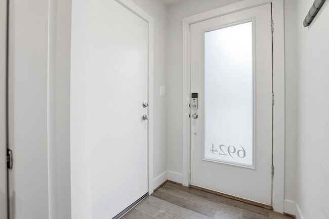 Building Photo - 6924 Rockledge Dr