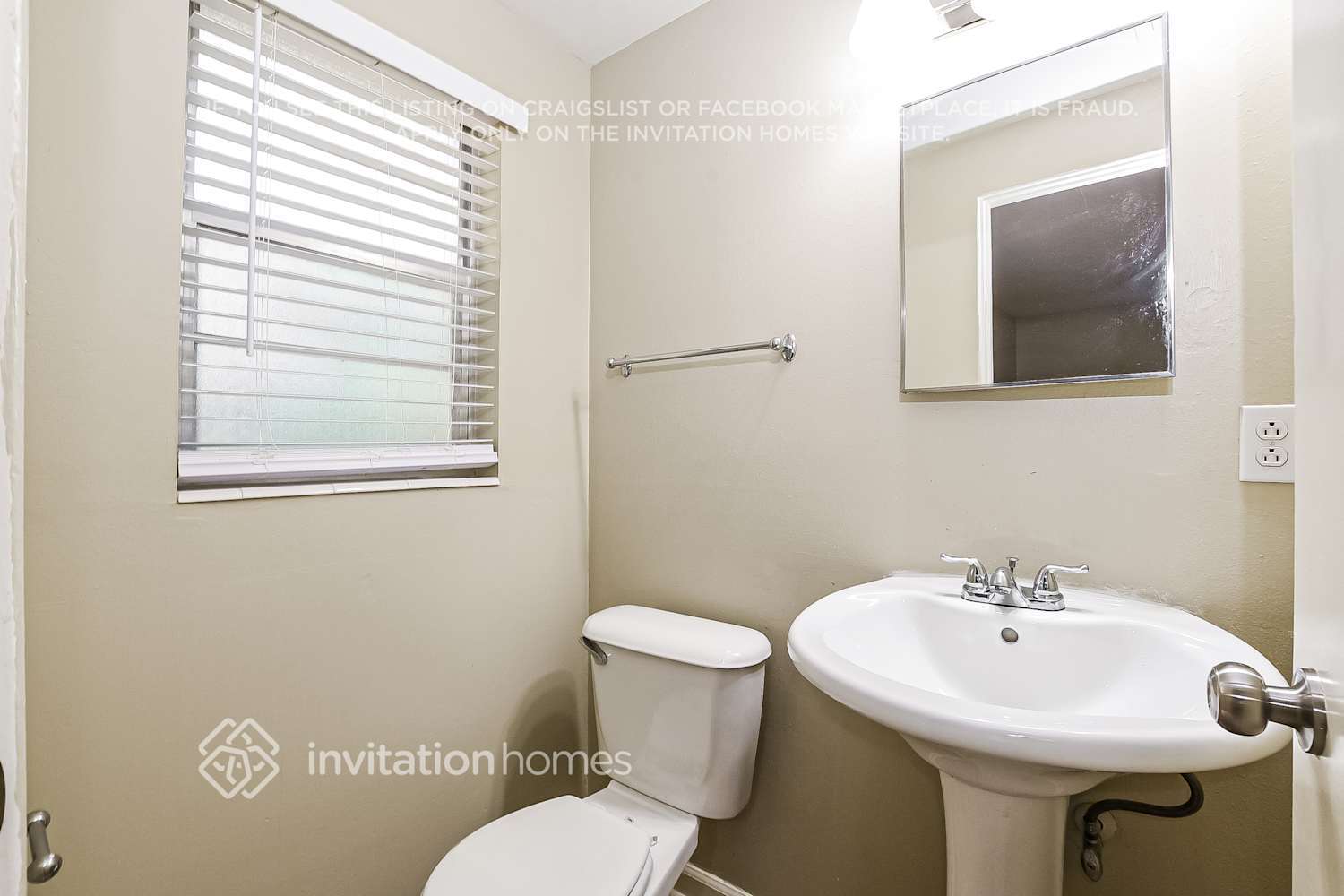 Building Photo - 2231 Camellia Dr