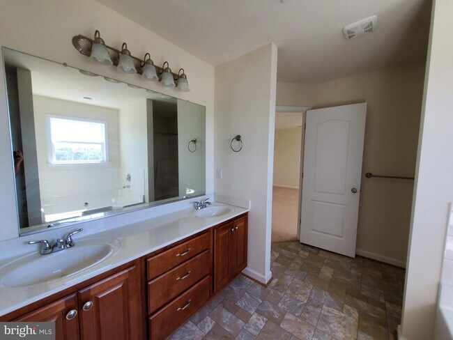 Building Photo - 233 Kanter Dr
