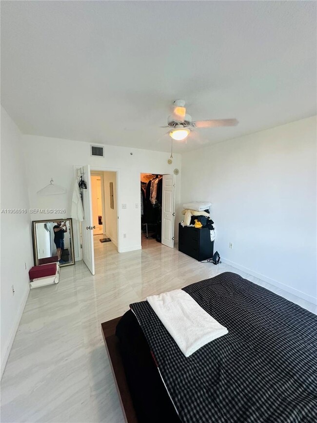 Building Photo - 2000 N Bayshore Dr