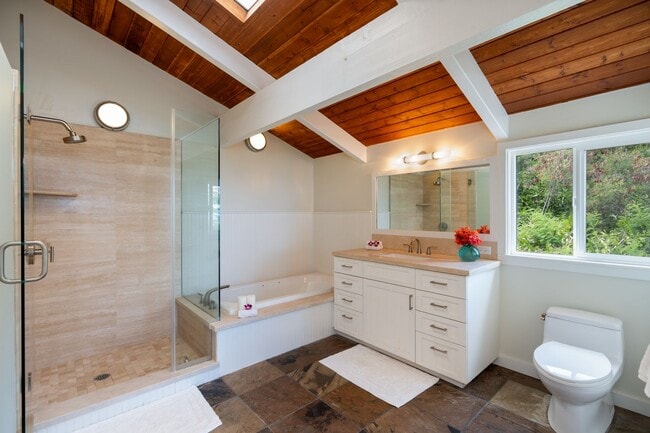 Building Photo - Enjoy Cool Breezes And Dazzling Views Of The Ocean Below At This Private, 4 Bedroom, 3.5 Bath Lan...