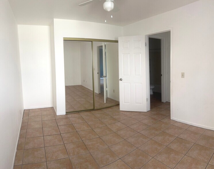 Building Photo - 240 E Graham Ave