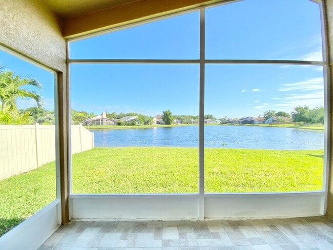 Building Photo - Beautiful Home with Water View in Waterfor...