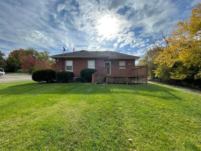 Building Photo - Great Brick Home or Office Space near down...