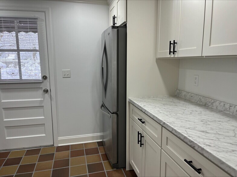 Building Photo - 26 Marvin St