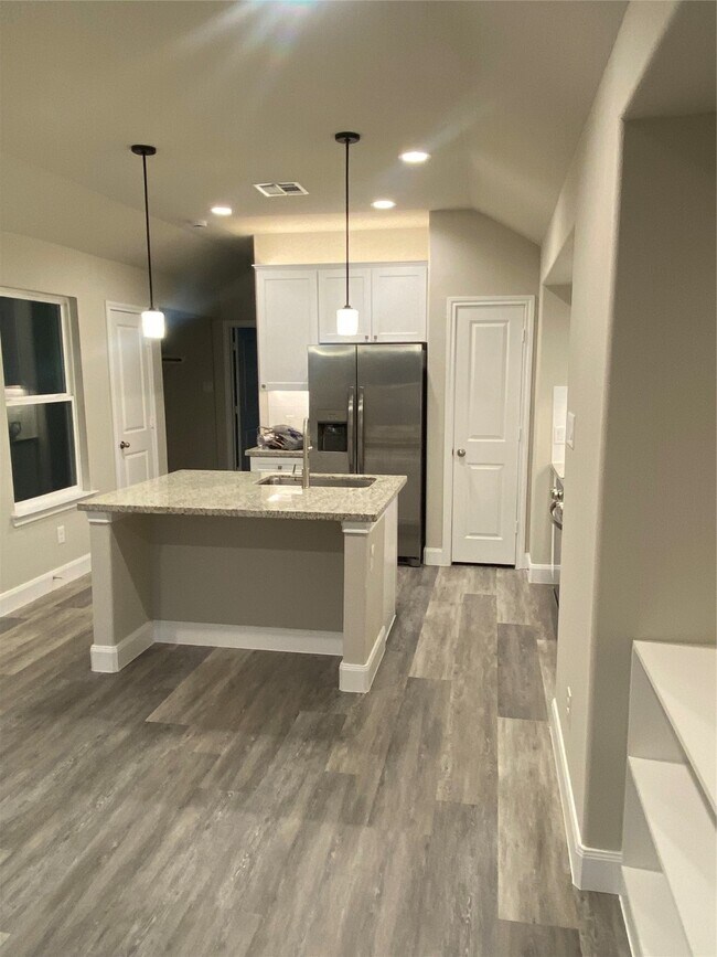 Building Photo - 9572 Darkwood St