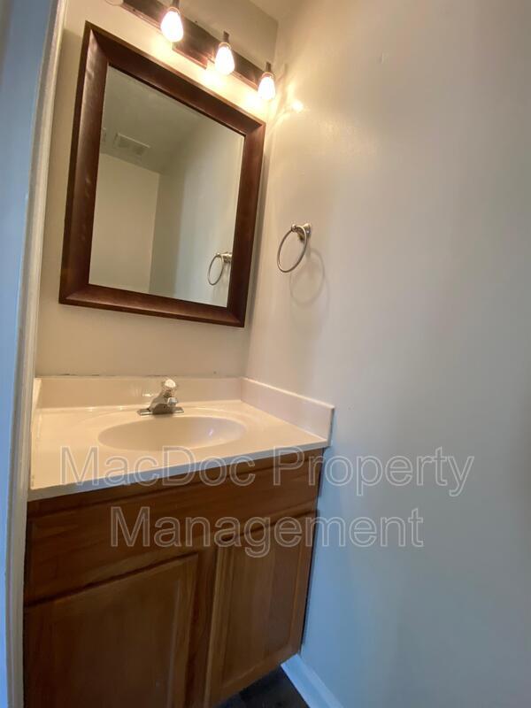 Building Photo - 9609 Coventry Creek Dr