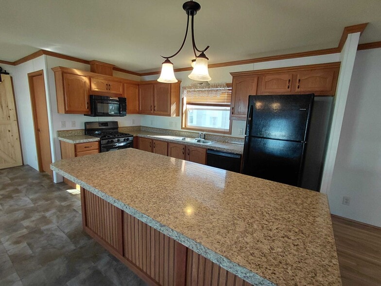 Building Photo - 2022 Mockingbird Pl NW