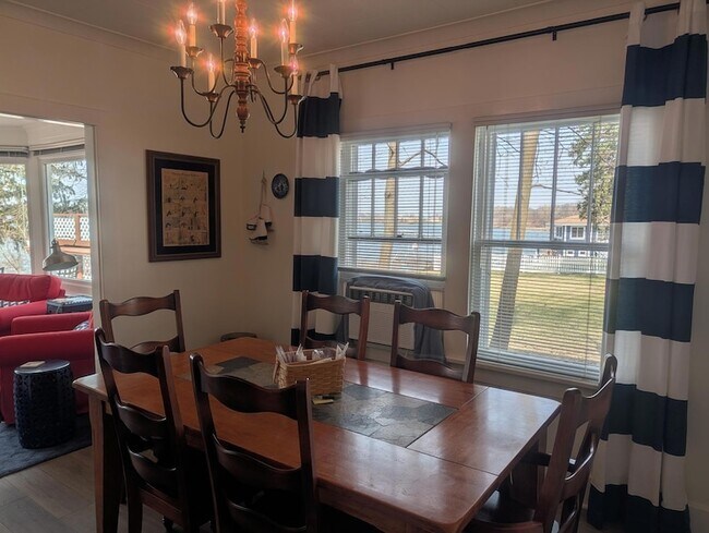 Building Photo - 1415 S Shore Dr