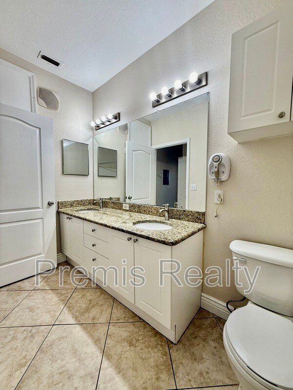 Building Photo - 2721 Via Murano