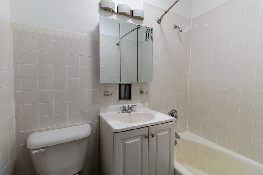 Building Photo - 328 E 30th St