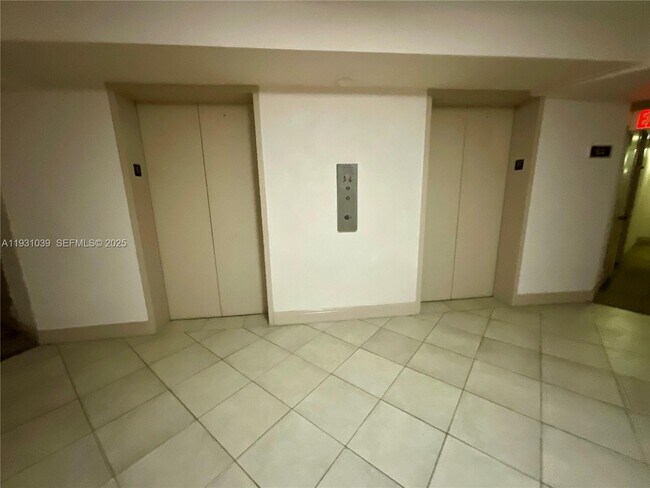 Building Photo - 1200 NE Miami Gardens Dr